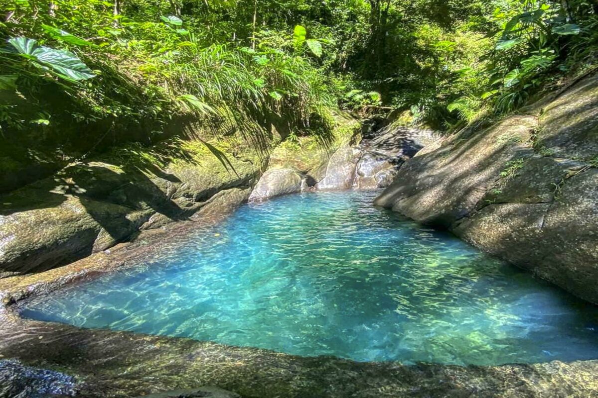 bassin bleu à Gourbeyre Guadeloupe